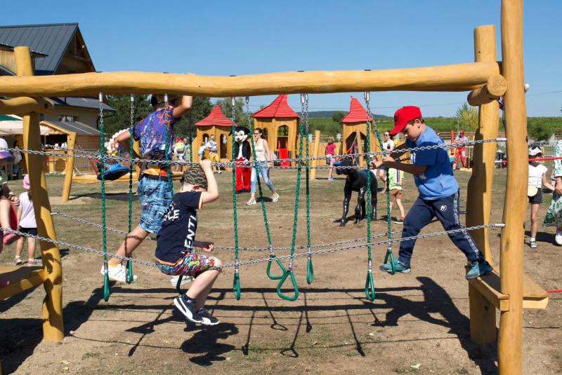 Blog / Otvorenie nového detského ihriska ROZÁLKOVO malo veľký úspech ! - foto Blog / Otvorenie nového detského ihriska ROZÁLKOVO malo veľký úspech ! - foto