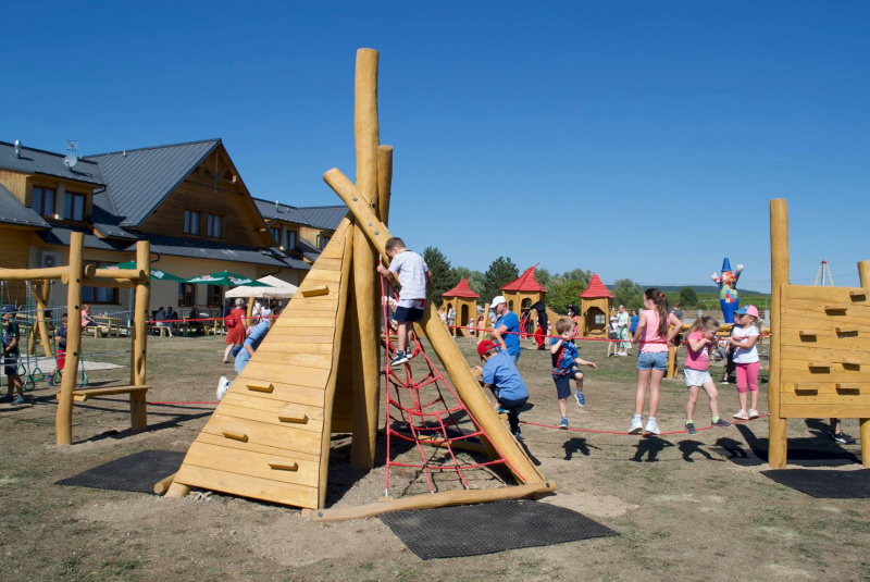 Blog / Otvorenie nového detského ihriska ROZÁLKOVO malo veľký úspech ! - foto Blog / Otvorenie nového detského ihriska ROZÁLKOVO malo veľký úspech ! - foto