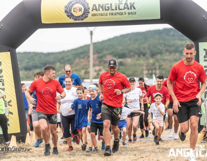 Angličák 2025 na Rozálku – športový festival a prekážkový beh pre celé rodiny!